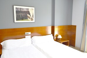Superior Twin Room | Desk, blackout drapes, free WiFi, bed sheets