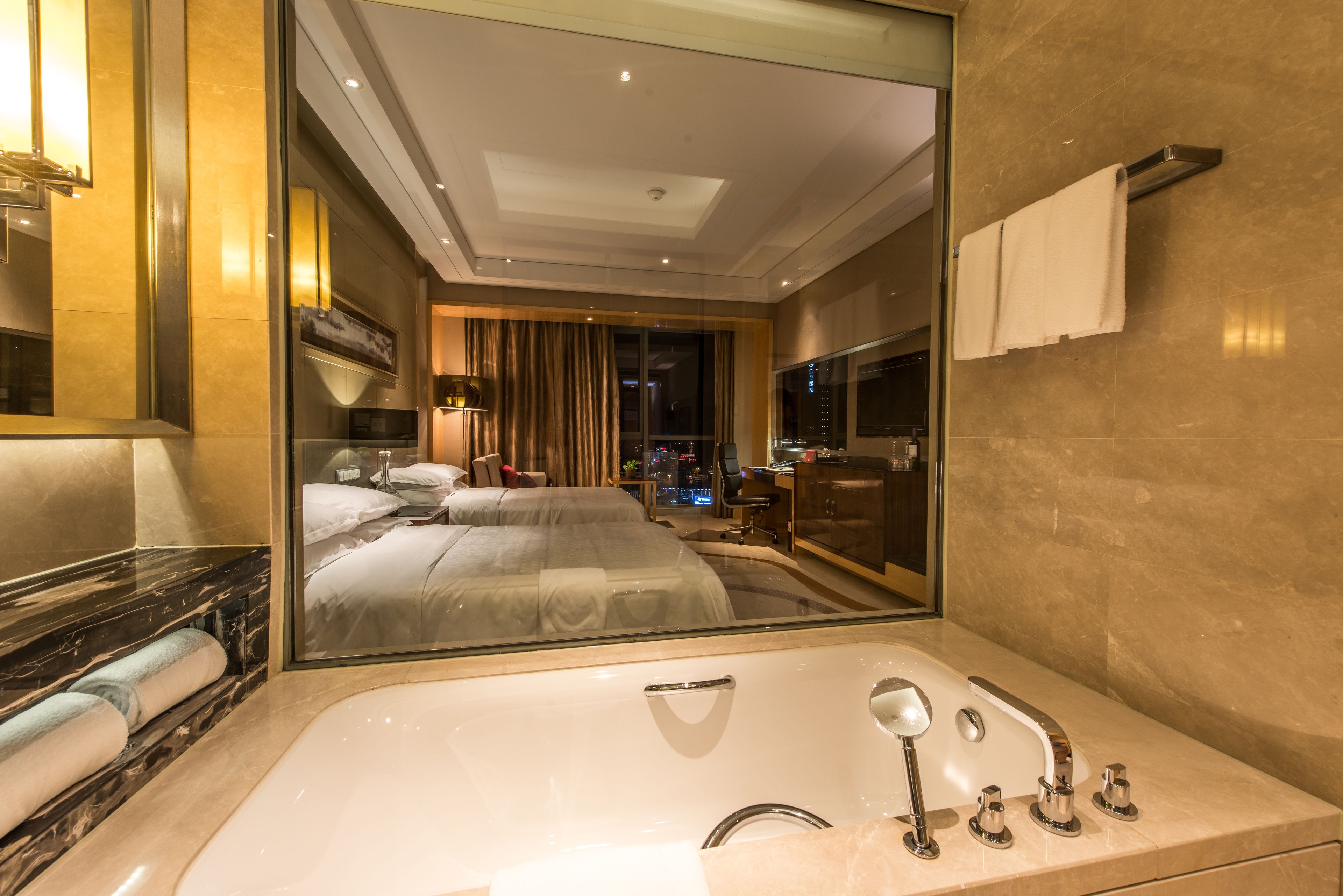 separate bathtub and shower, rainfall showerhead, free toiletries