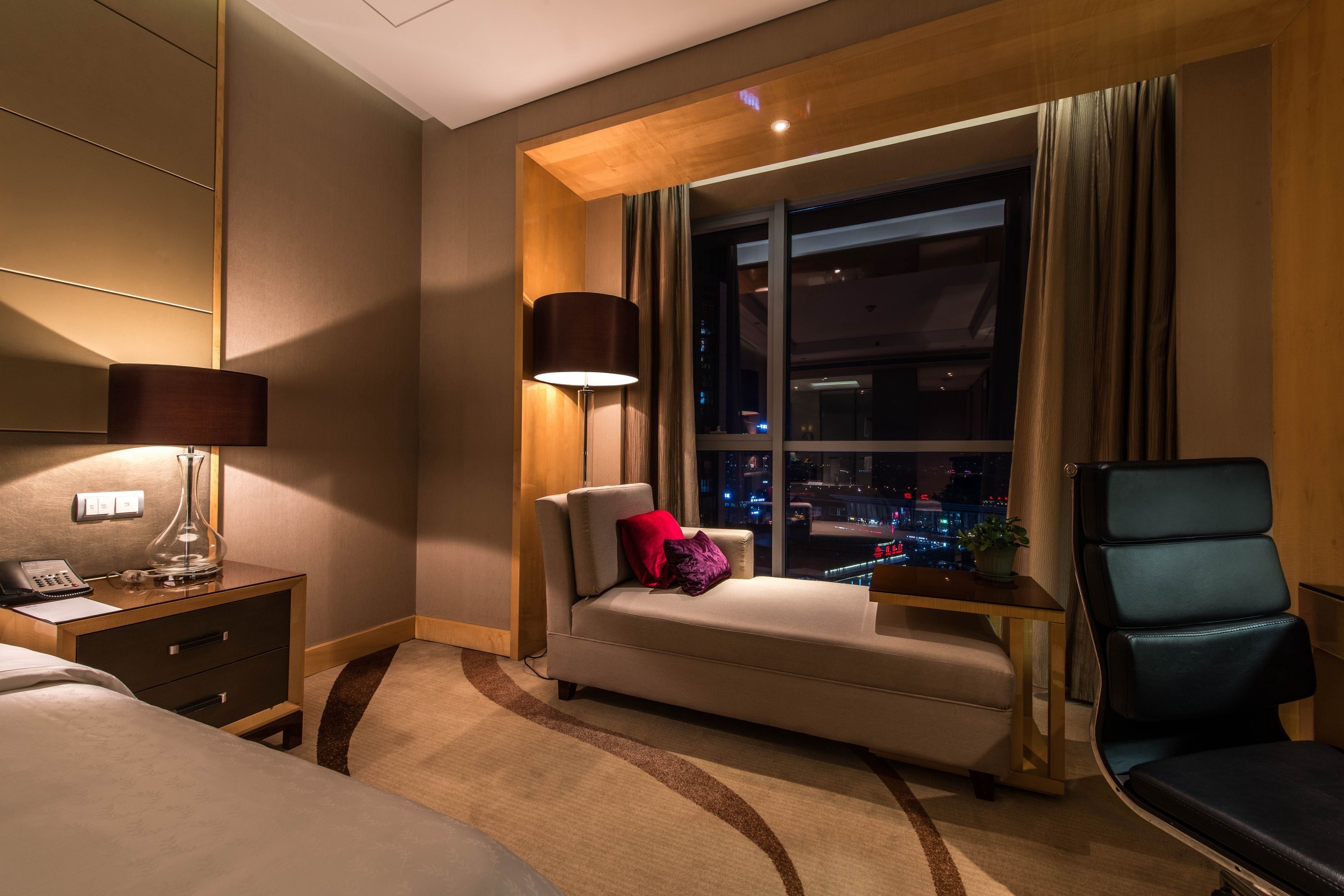 club room | down duvets, minibar, in-room safe, individually decorated