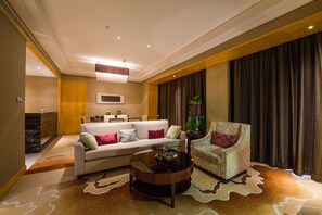 羽絨被、迷你吧、房內夾萬、獨特設計