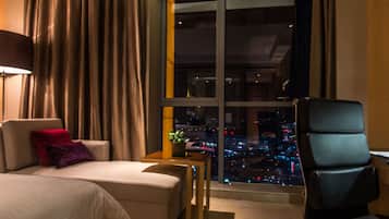 Daunenbettdecken, Minibar, Zimmersafe, individuell dekoriert