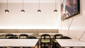 Café - Holiday Inn & Suites Sydney Bondi Junction by IHG (Bondi Junction)