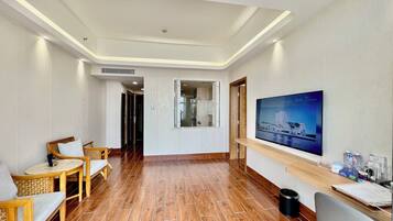 Superior Single Room (business suite main building) | Minibar, desk, free WiFi, bed sheets