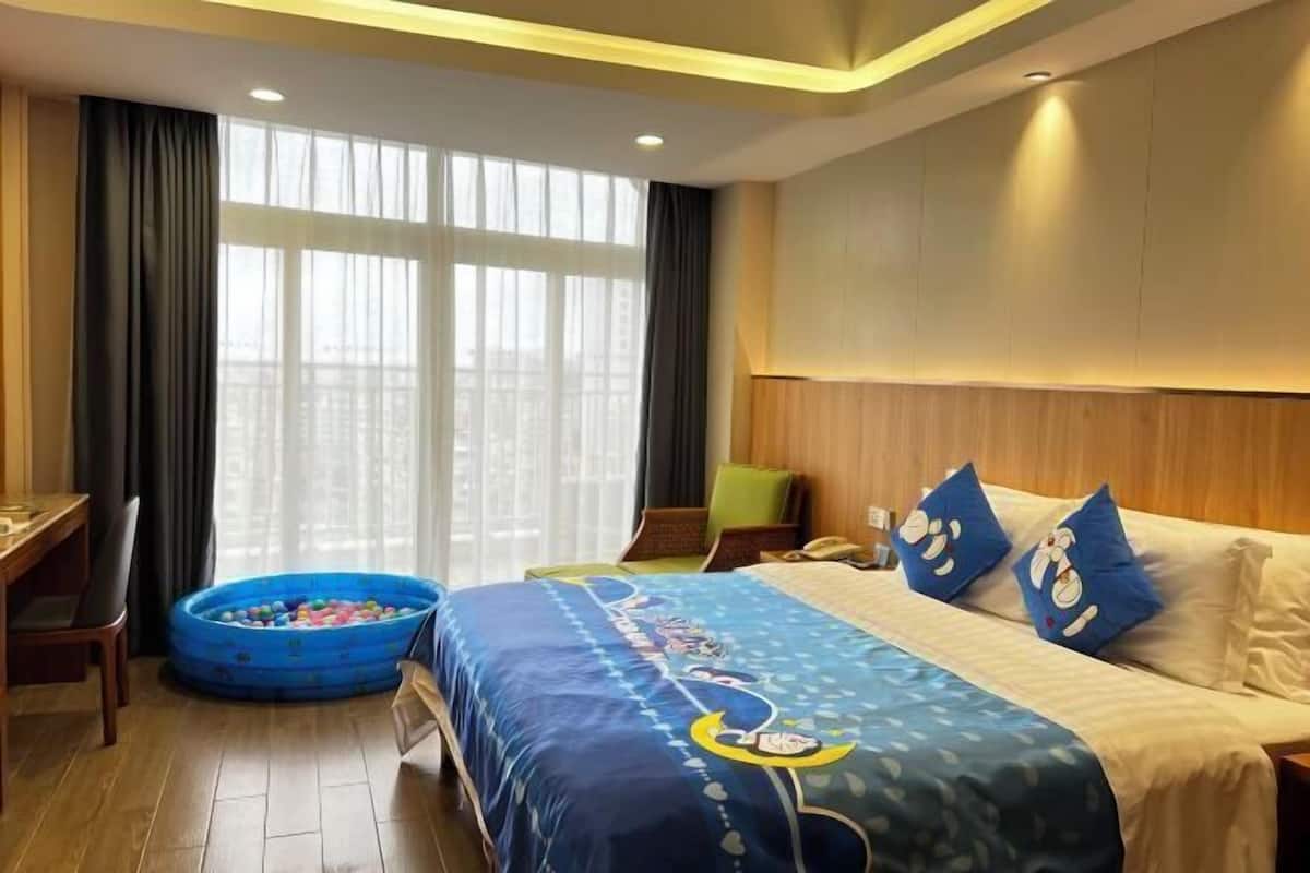 Minibar, desk, free WiFi, bed sheets