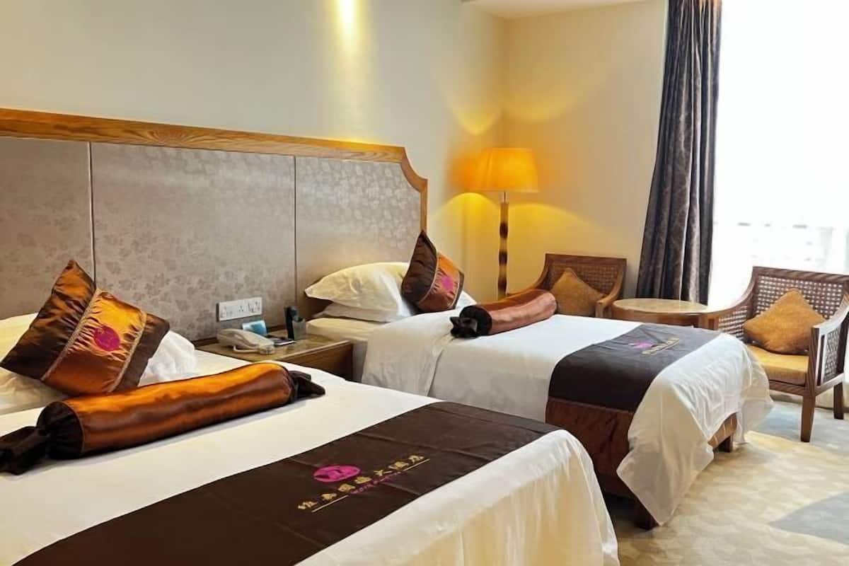 Minibar, desk, WiFi (free), bed sheets