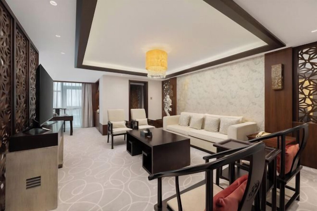 Deluxe Executive Suite (Main building)