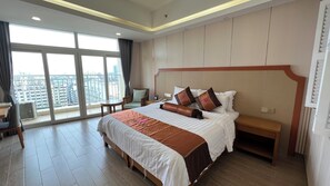Luxury Single Room (business room main building) | Minibar, desk, free WiFi, bed sheets - Waika Hotel (Wenchang)