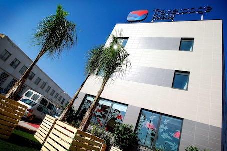 Exterior. Travelodge Valencia Aeropuerto