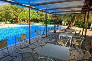 Poolside bar - Thalero Holidays Center (Lefkada)