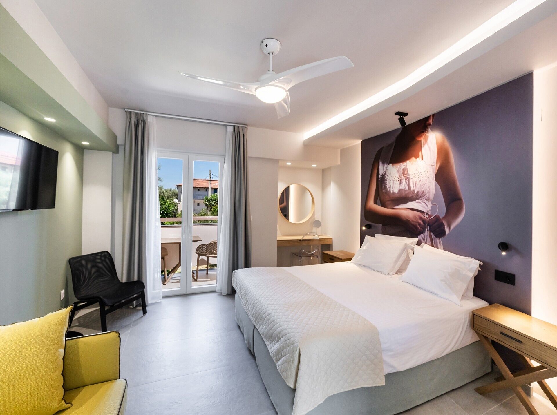 In-room safe, WiFi (free), bed sheets