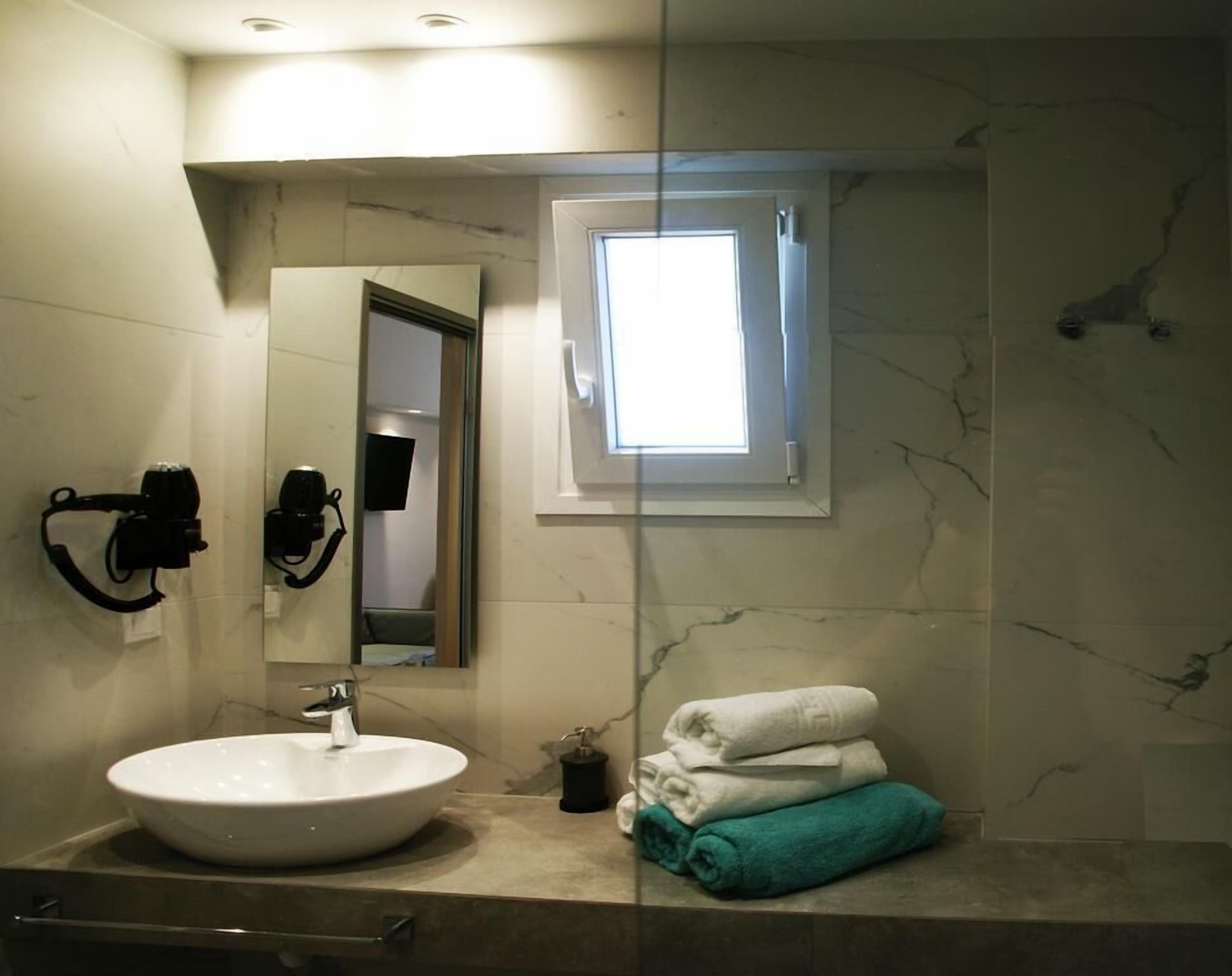 superior room | bathroom sink