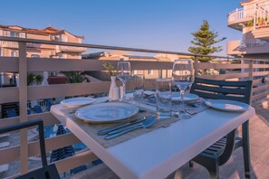 Breakfast, lunch, dinner served; pool views - Planos Beach Hotel (Zakynthos)
