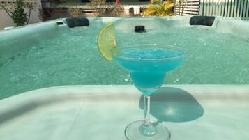 Bar junto a la alberca