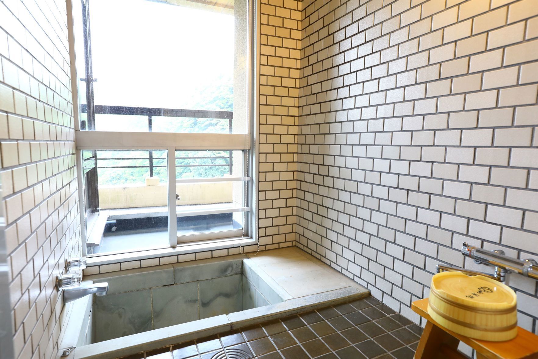 Bathroom | Separate tub and shower, free toiletries, hair dryer, slippers