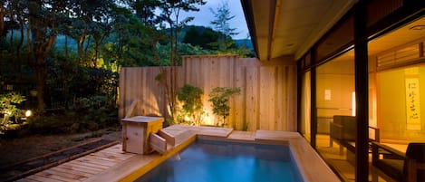 Japanese Western Style Deluxe Suite with Hot Spa (Momoyama-dai Special, Not Hot Spring) | Bathroom | Separate tub and shower, free toiletries, hair dryer, slippers