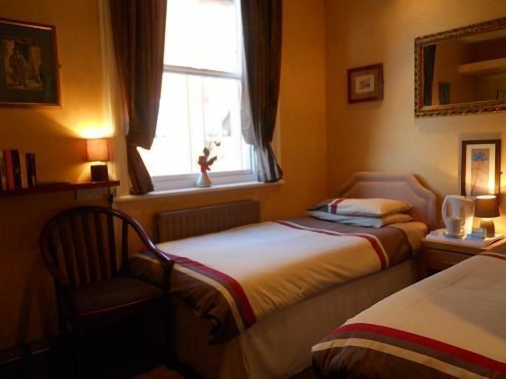 Camera, 2 letti singoli | Vista dalla camera
