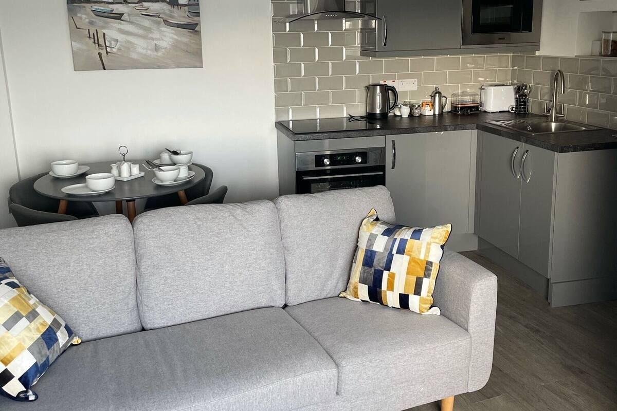 Apartment | Living area | Flat-screen TV