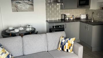 Apartment | Living area | Flat-screen TV