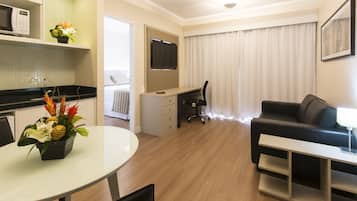 Een minibar, een kluis op de kamer, extra bedden, gratis wifi