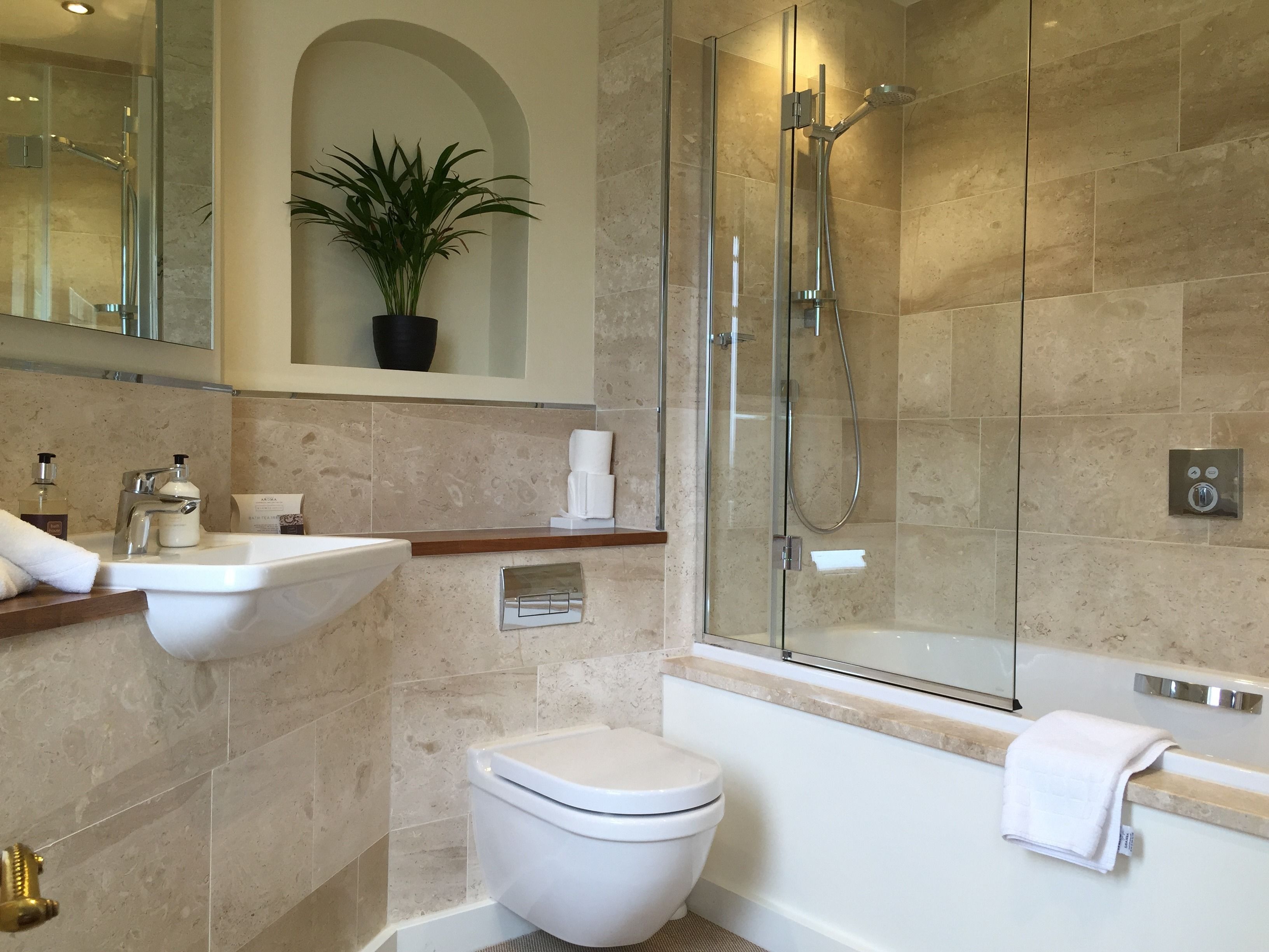 Grand Double or Twin Room | Bathroom | Free toiletries, hair dryer, towels