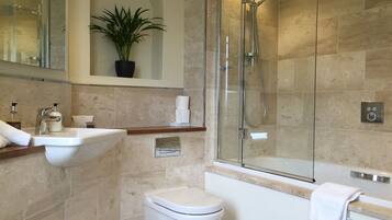 Grand Double or Twin Room | Bathroom | Free toiletries, hair dryer, towels