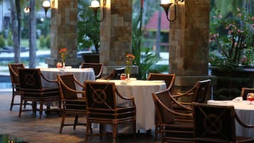 4 restaurantes, café da manhã, culinária asiática