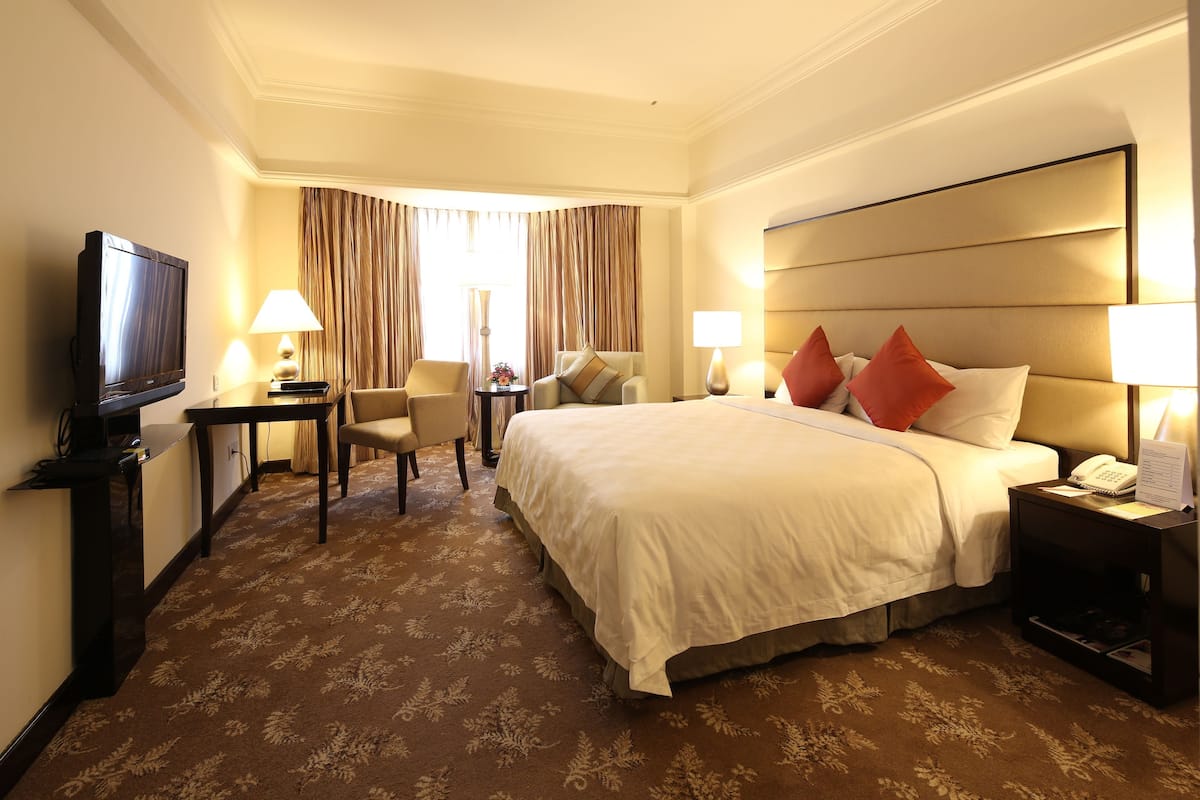 In-room safe, desk, iron/ironing board, free WiFi