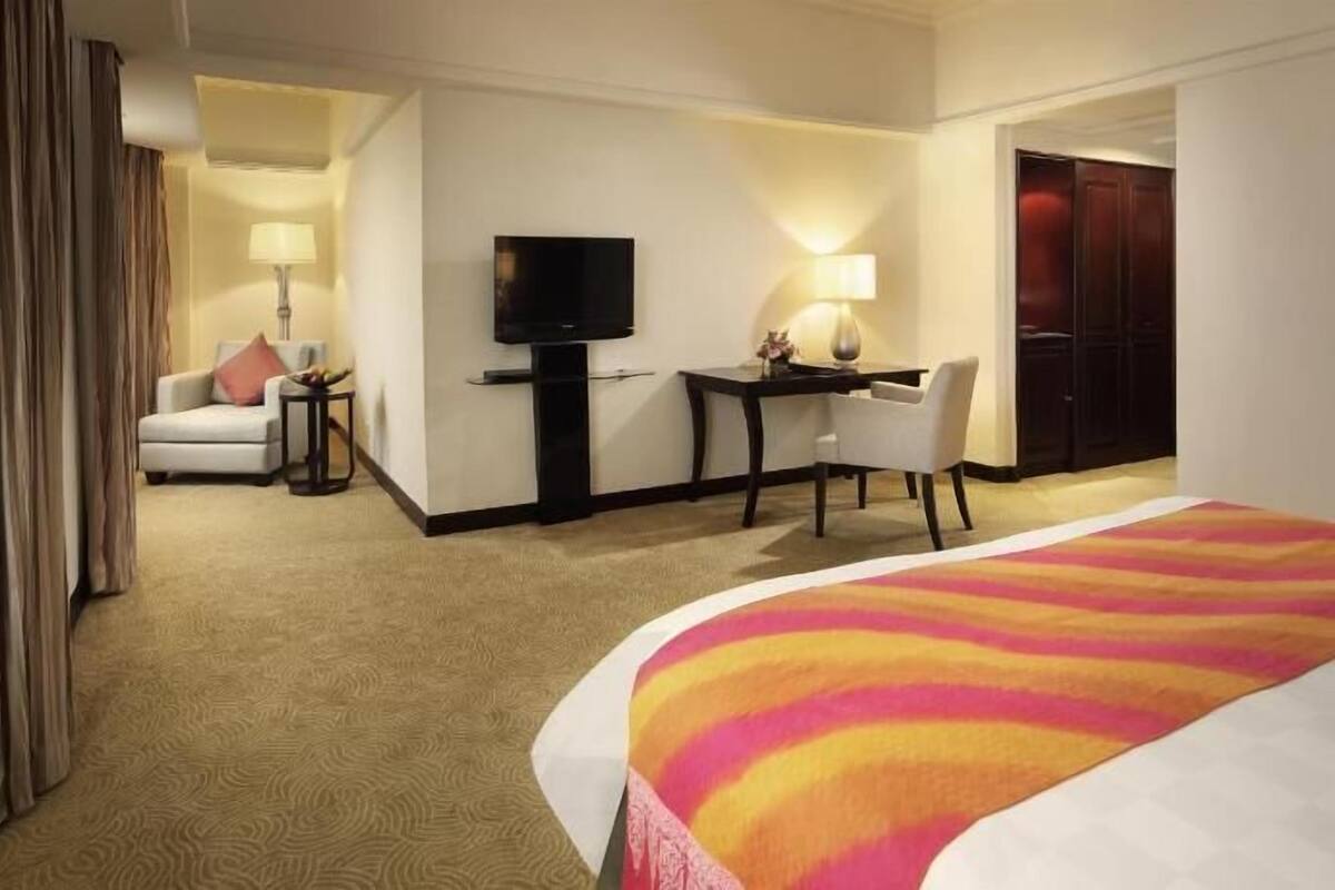 In-room safe, desk, iron/ironing board, free WiFi