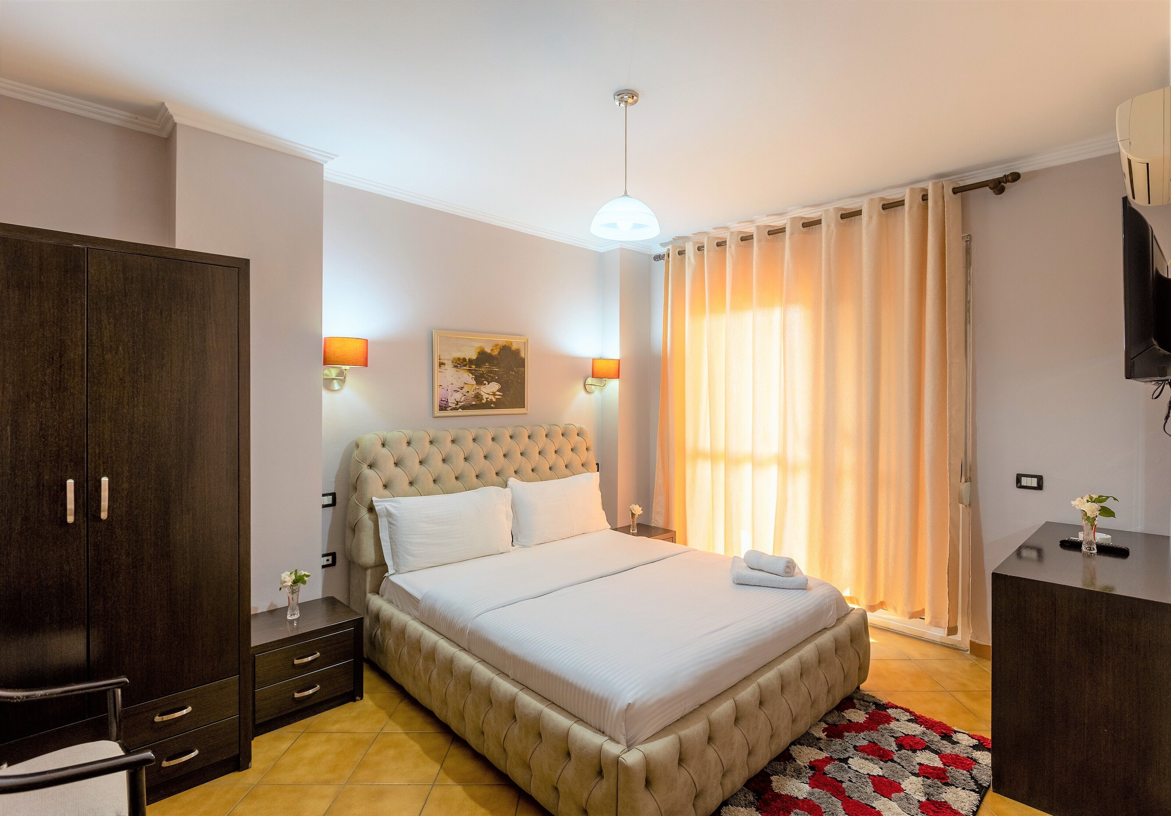 standard double room, 1 queen bed | premium bedding, desk, free wifi, bed sheets