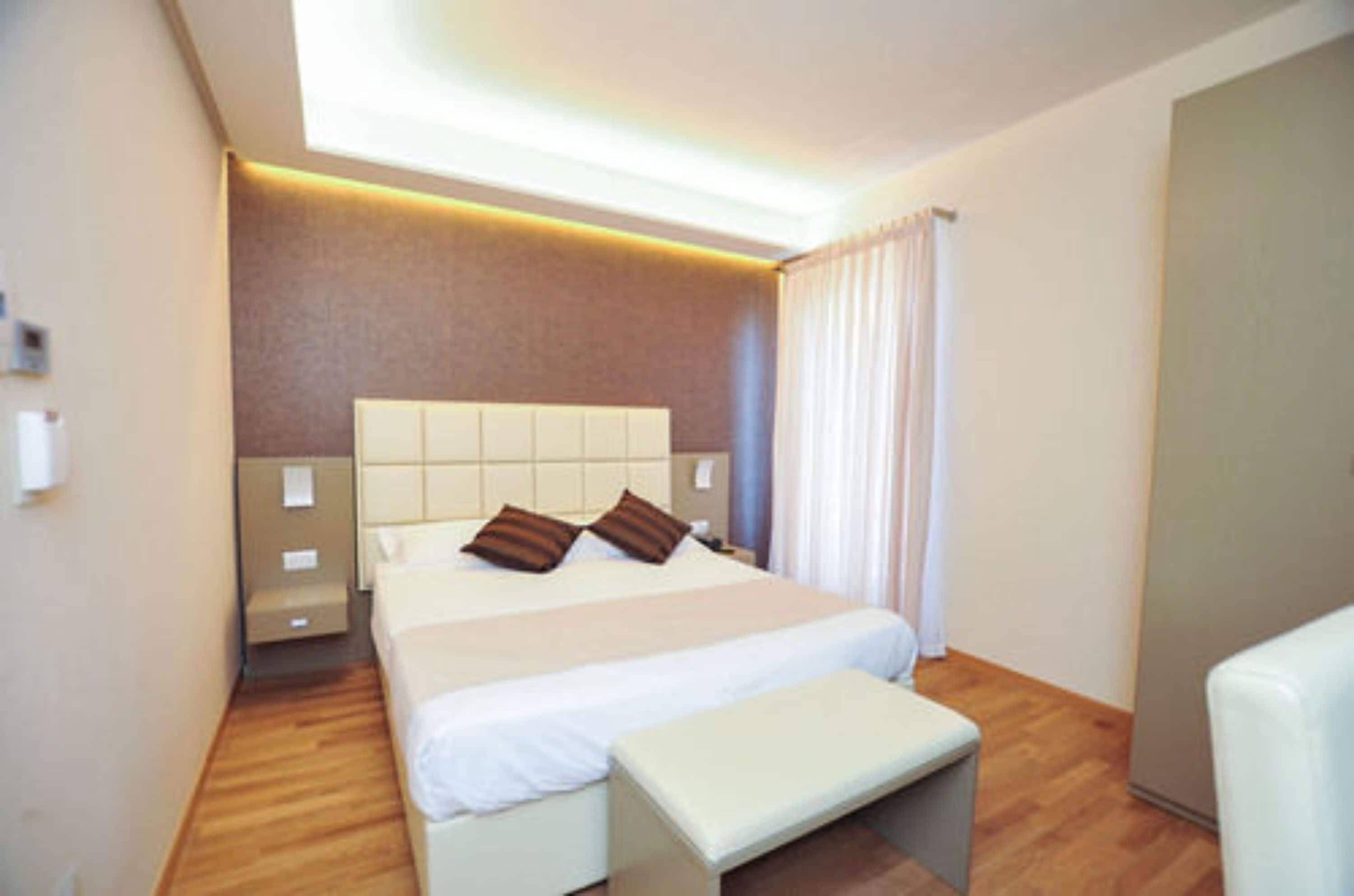 down duvets, minibar, in-room safe, desk