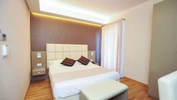 Edredons de pluma, frigobar, cofres nos quartos, escrivaninha