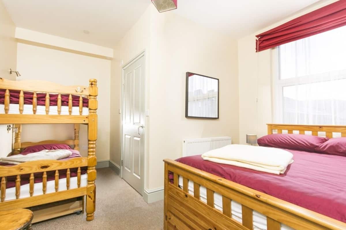 Suite, Ensuite (Private Room Sleeps Max 4)