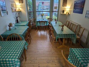 Exclusive House, Ensuite (Whole Hostel) | Restaurant - Llangollen Hostel (Llangollen)
