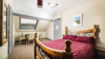 Suite, salle de bains attenante, vue montagne ( Sleeps Max 5)