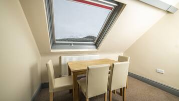 Suite, Ensuite, Mountain View ( Sleeps Max 5) | Interior