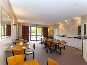 Dining - Fernhill Motor Lodge (Lower Hutt)
