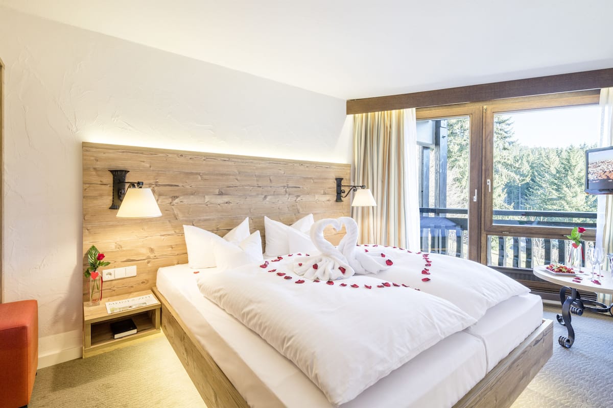 1 bedroom, hypo-allergenic bedding, minibar, in-room safe