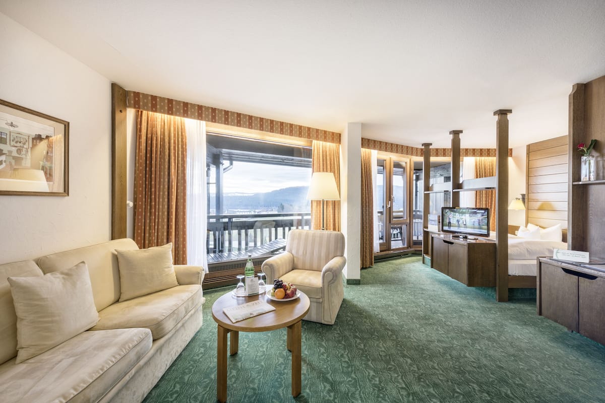 classic suite | living area | tv