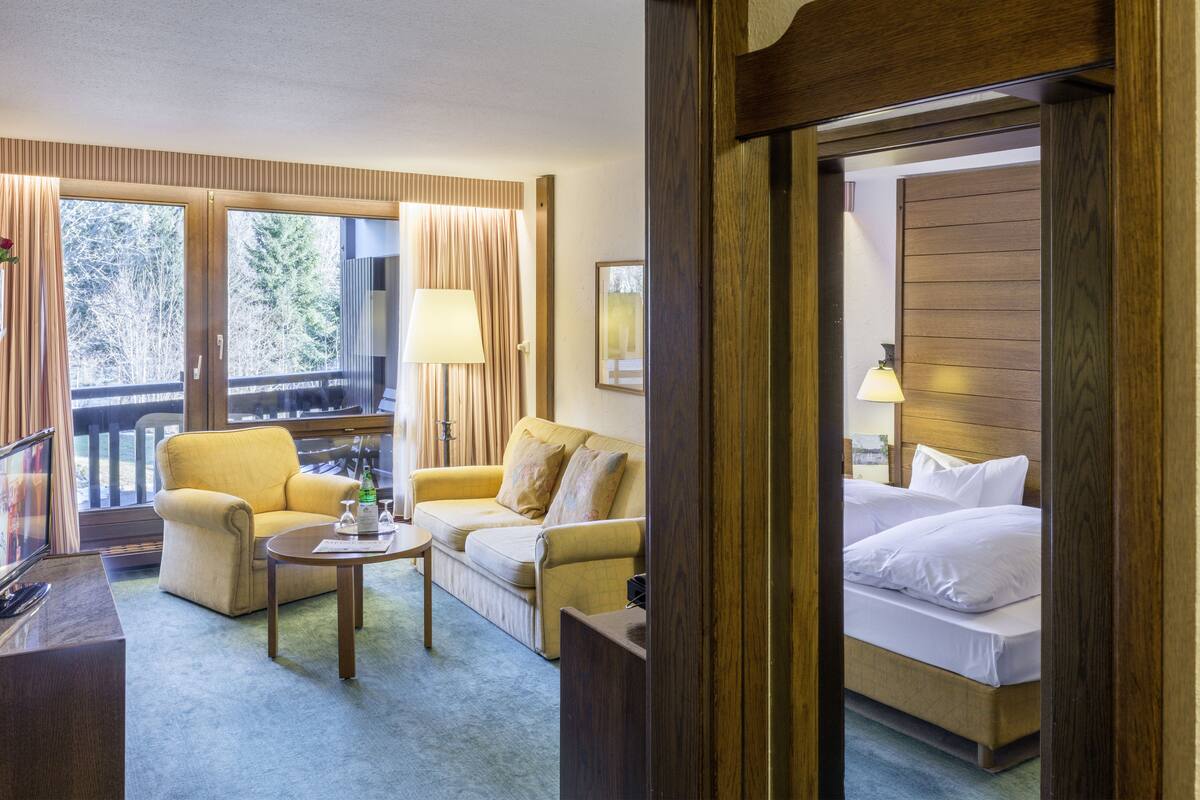 classic suite | living room | tv