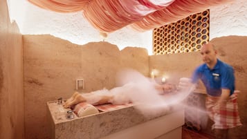 Couples treatment room(s), sauna, hot tub, steam room