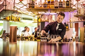 Cocktail bar