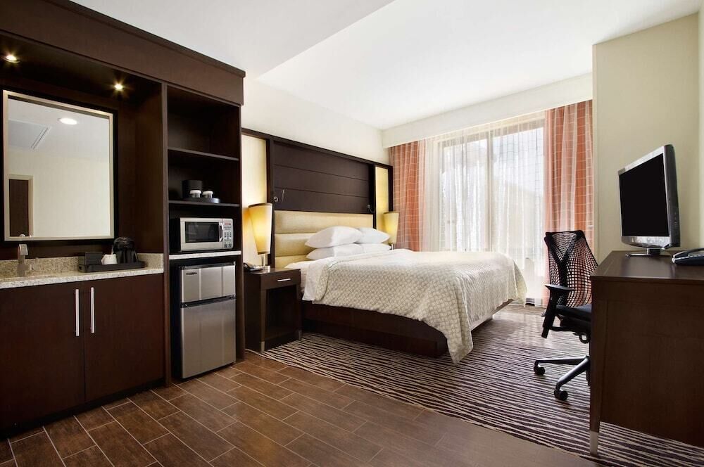 In-room safe, desk, iron/ironing board, free WiFi