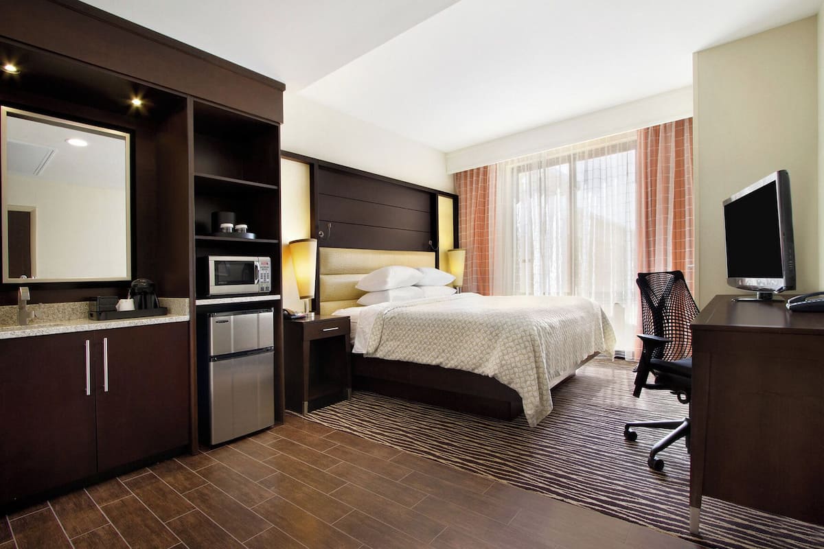 In-room safe, desk, iron/ironing board, free WiFi