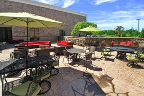 Terrace/patio - Embassy Suites by Hilton Fayetteville Fort Bragg (Fayetteville)