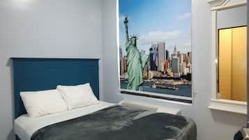 Full ROOM | Egyptian cotton sheets, premium bedding, pillowtop beds, in-room safe