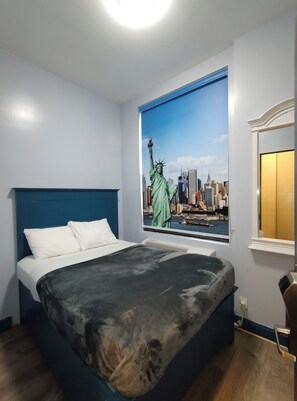 Full ROOM | Egyptian cotton sheets, premium bedding, pillowtop beds, in-room safe - Essence Hotel (Brooklyn)