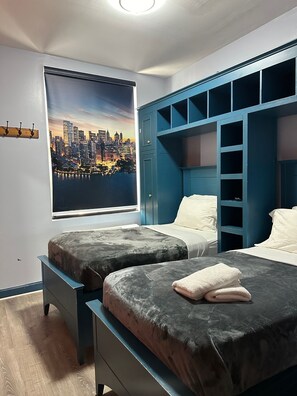 Twin Bed | Egyptian cotton sheets, premium bedding, pillowtop beds, in-room safe - Essence Hotel (Brooklyn)
