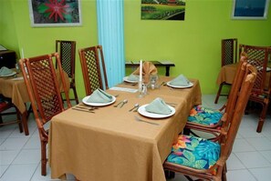 Breakfast, lunch and dinner served - Kanuku Suites (Georgetown)