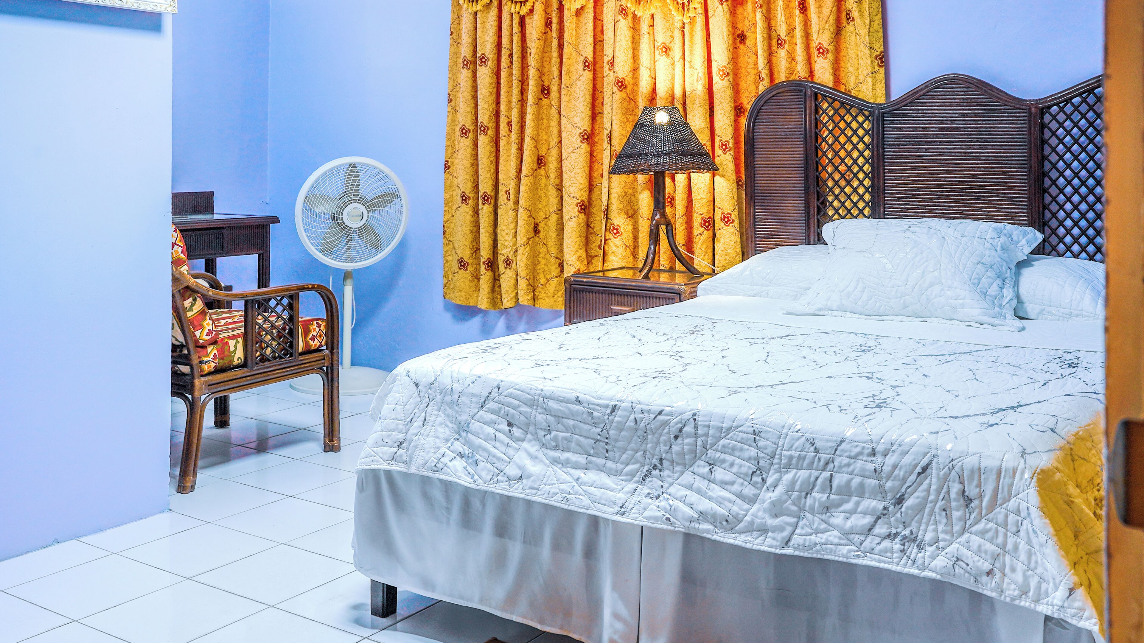 Standard Suite, 1 Queen Bed | Premium bedding, in-room safe, laptop workspace, iron/ironing board