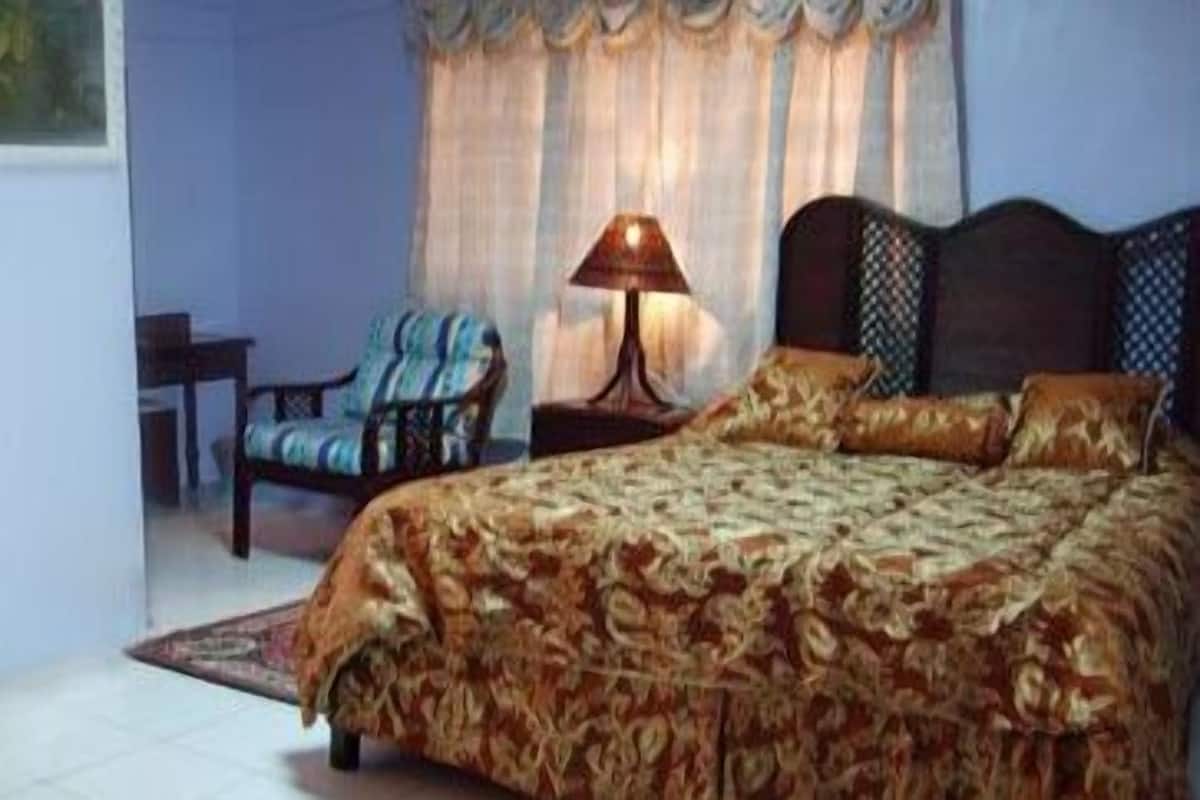 Standard Suite, 1 Queen Bed | 1 bedroom, premium bedding, in-room safe, laptop workspace
